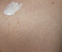 BECCA SSP Pearl swatch