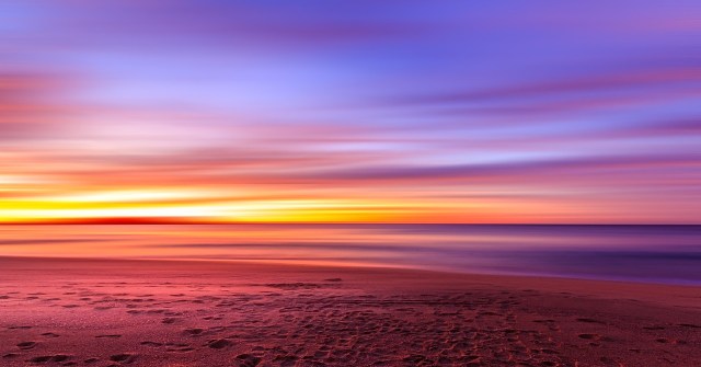 https://pixabay.com/en/sunset-purple-sky-beach-sand-690333/