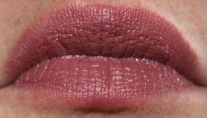 Essence Long-Lasting Lipstick in Barely There!